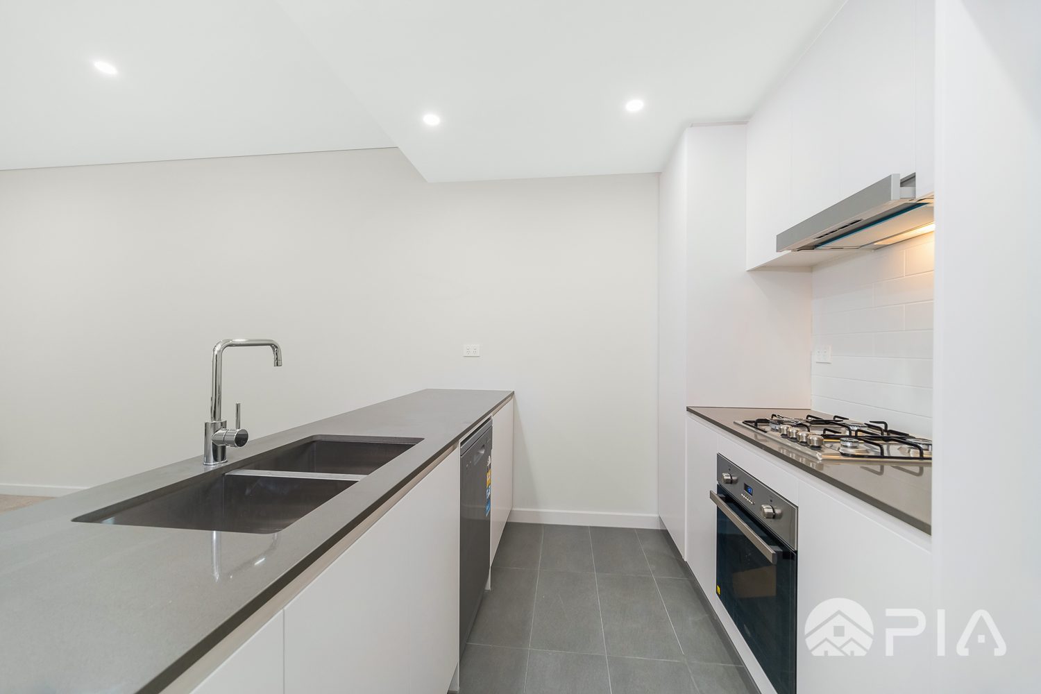 Modern 2 bedroom plus study apartment close to amenities for lease