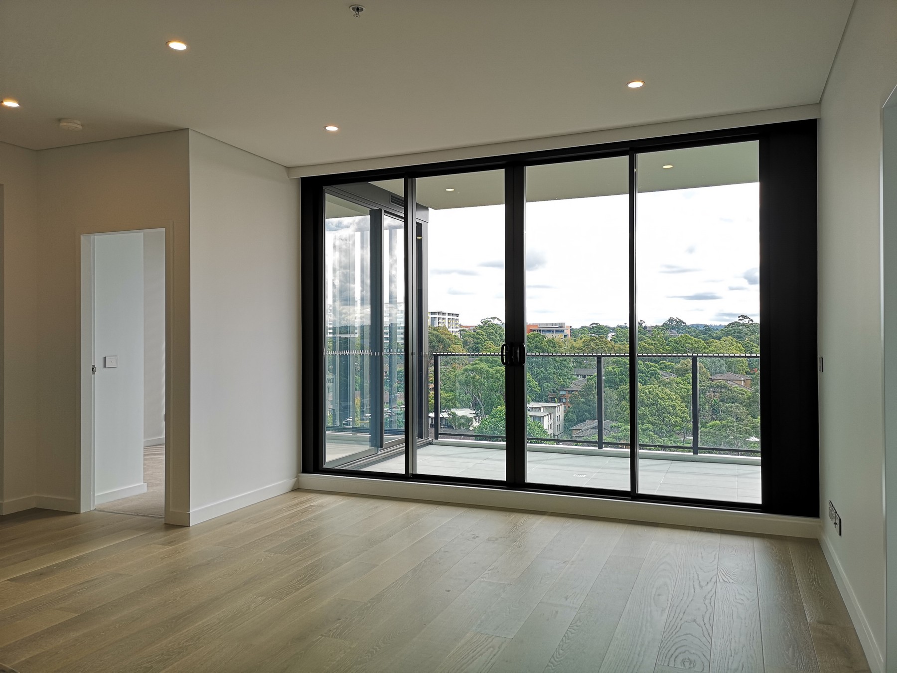 Brand new luxury 2 bedroom apartment with media room for lease!!!