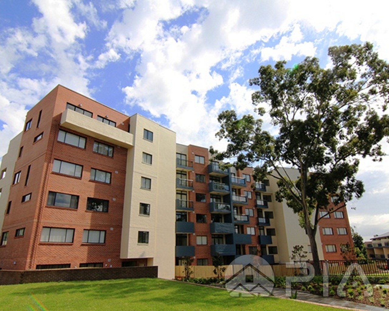 3 BEDROOM + STUDY APARTMENT!! FREE GYM AND SWIMMING POOL!!