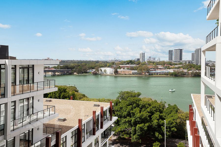 Near New Waterfront 2 bedroom Apartment for lease
