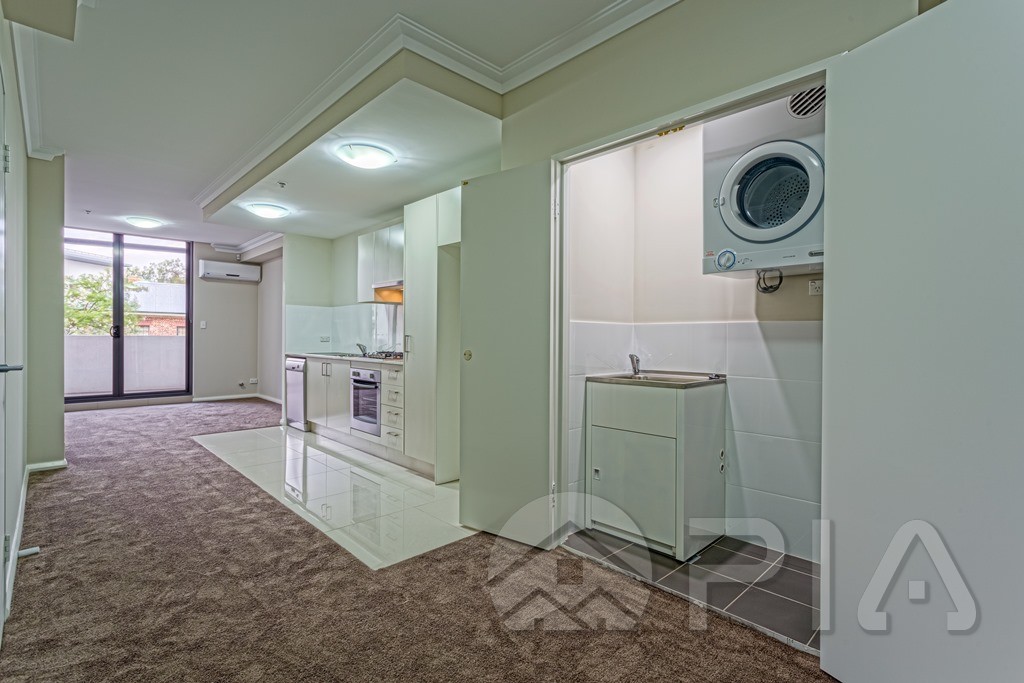 2 bedroom modern apartment, split level, excellent layout, great location