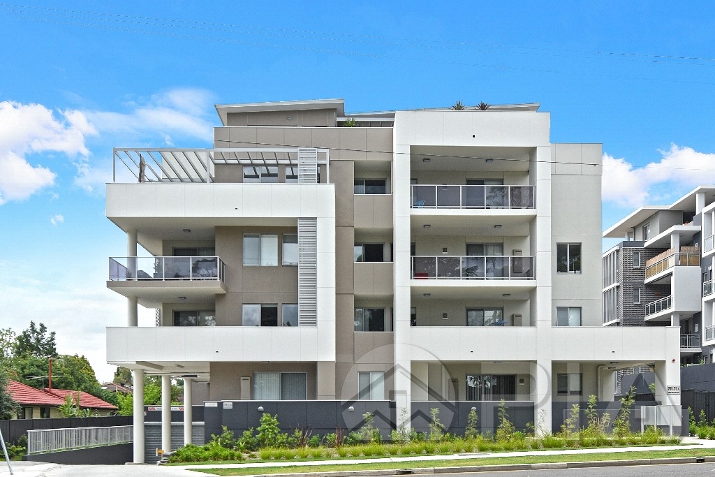 Spacious 1 Bedroom Apartment For Lease!
