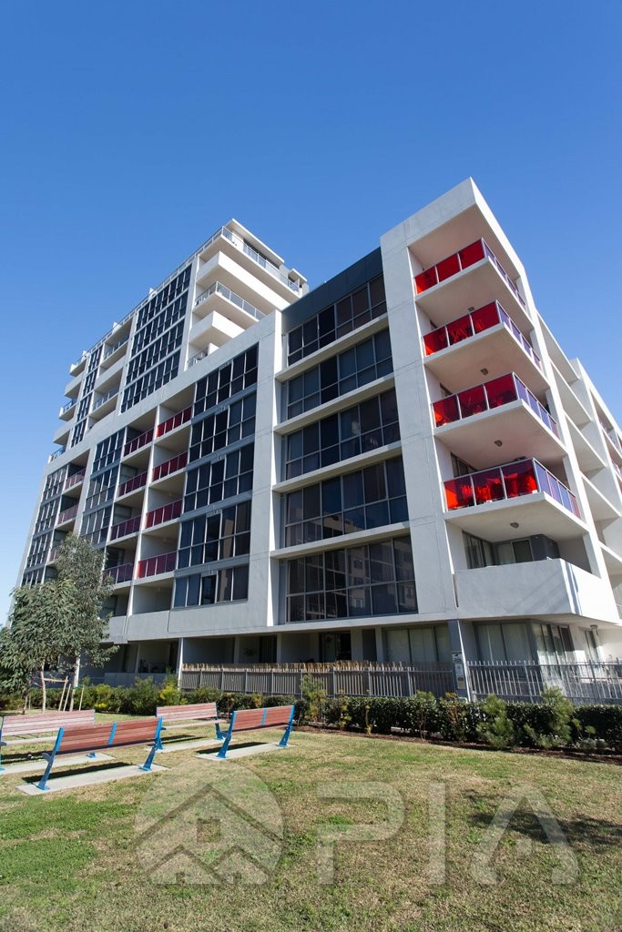 Modern one bedroom + Study apartment, Close to all amenities!!
