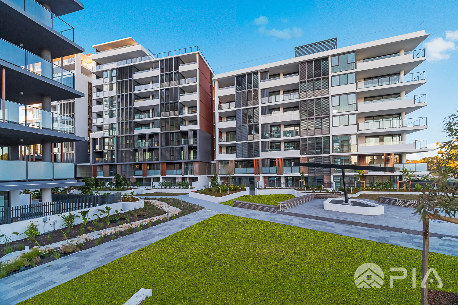 1 Bedroom wiht study apartment with city and park view!!!!