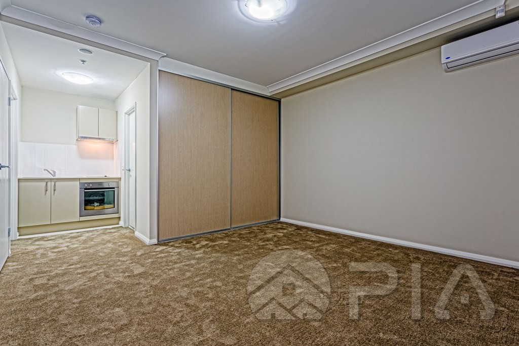 Feature Studio Apartment, Unrivalled Location, Superior Modern Specs! Include Gas, Electricity,Water Bill and Free GYM!!!