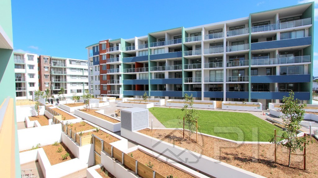 Two Bedroom + Study Apartment, Close to all amenities!!