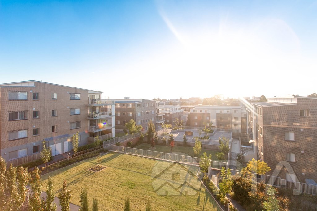 Two bedroom+ study Apartment with Great environment and convenience