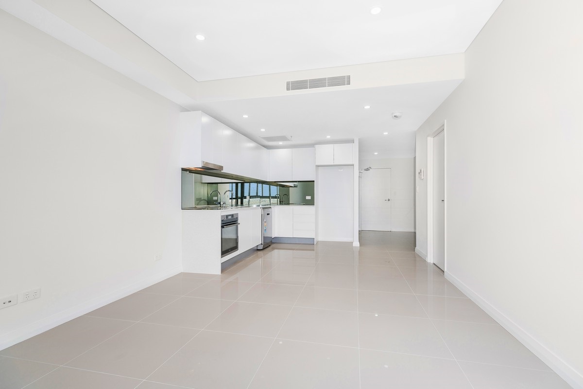 Modern one bedroom Apartment Close to Train Station!