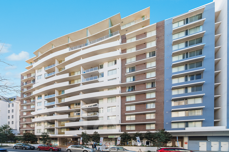 Massive one bedroom plus study apartment close to amenities now leasing