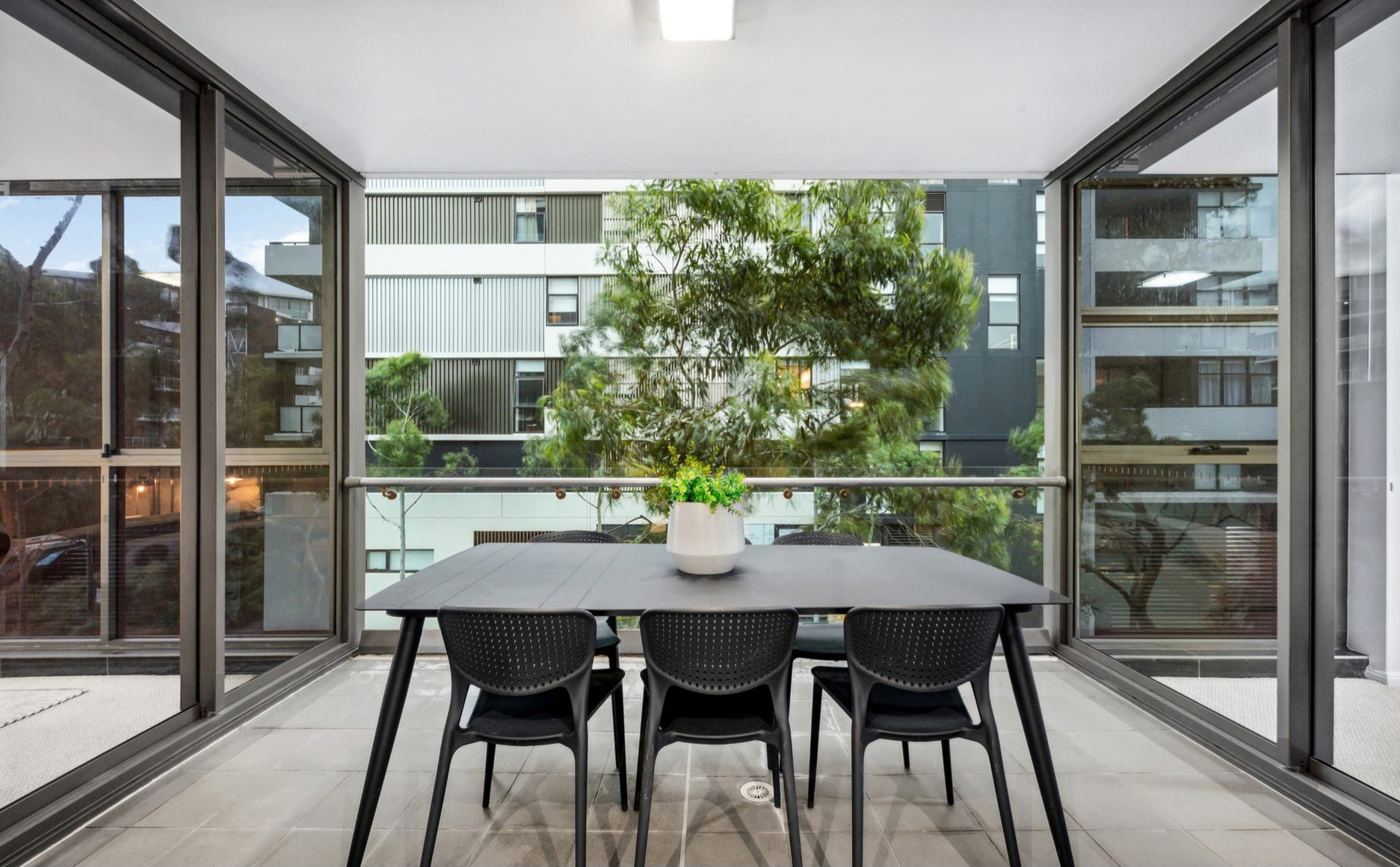 Modern 3-Bedroom Apartment with Study in Eon, Zetland