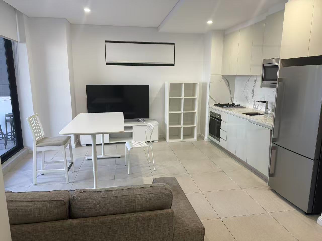 Spacious 2-Bedroom Apartment in Prime Mascot Location