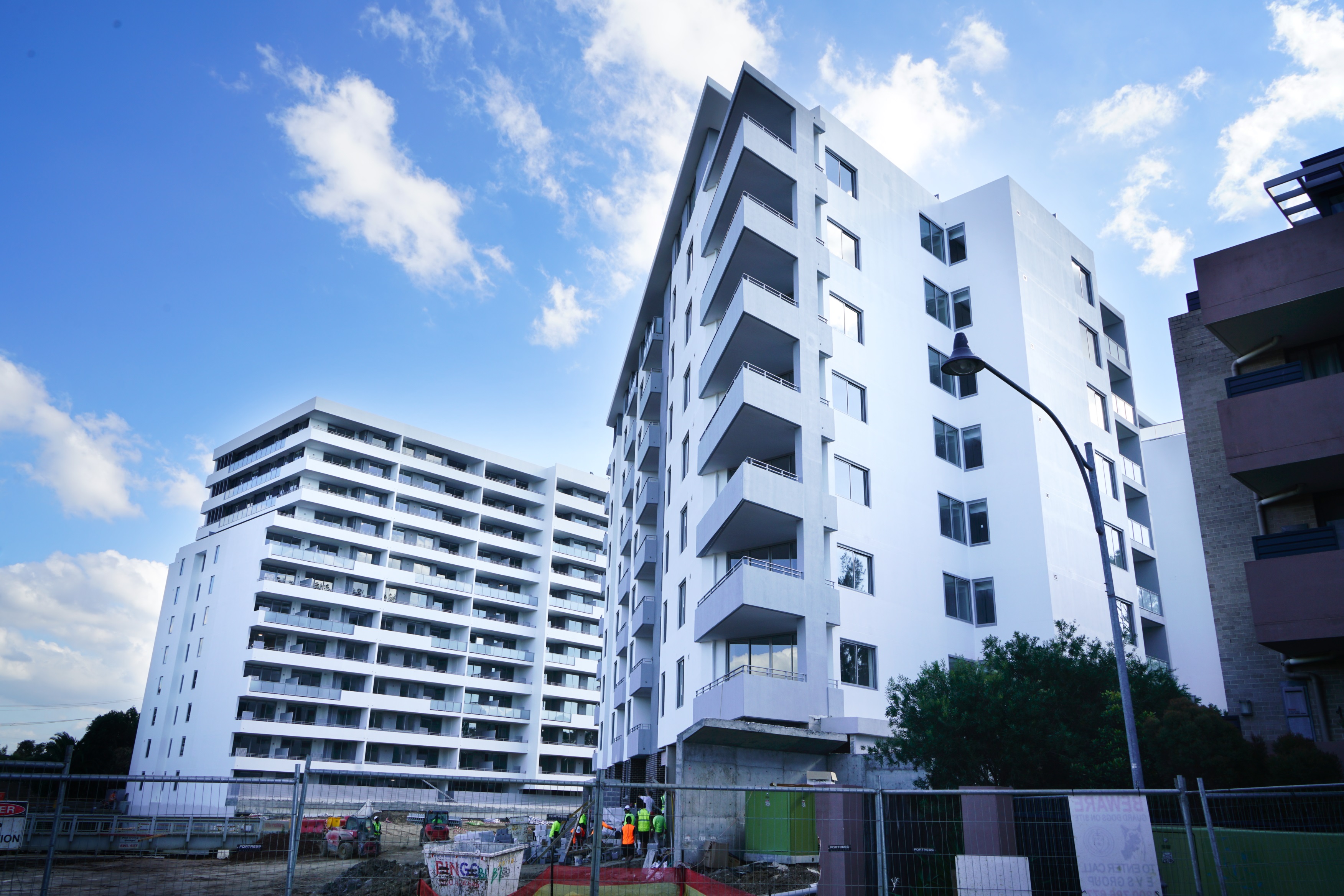 Modern Ground Floor Apartment with Spacious Courtyard | 2 Bed | 2 Bath | 1 Car