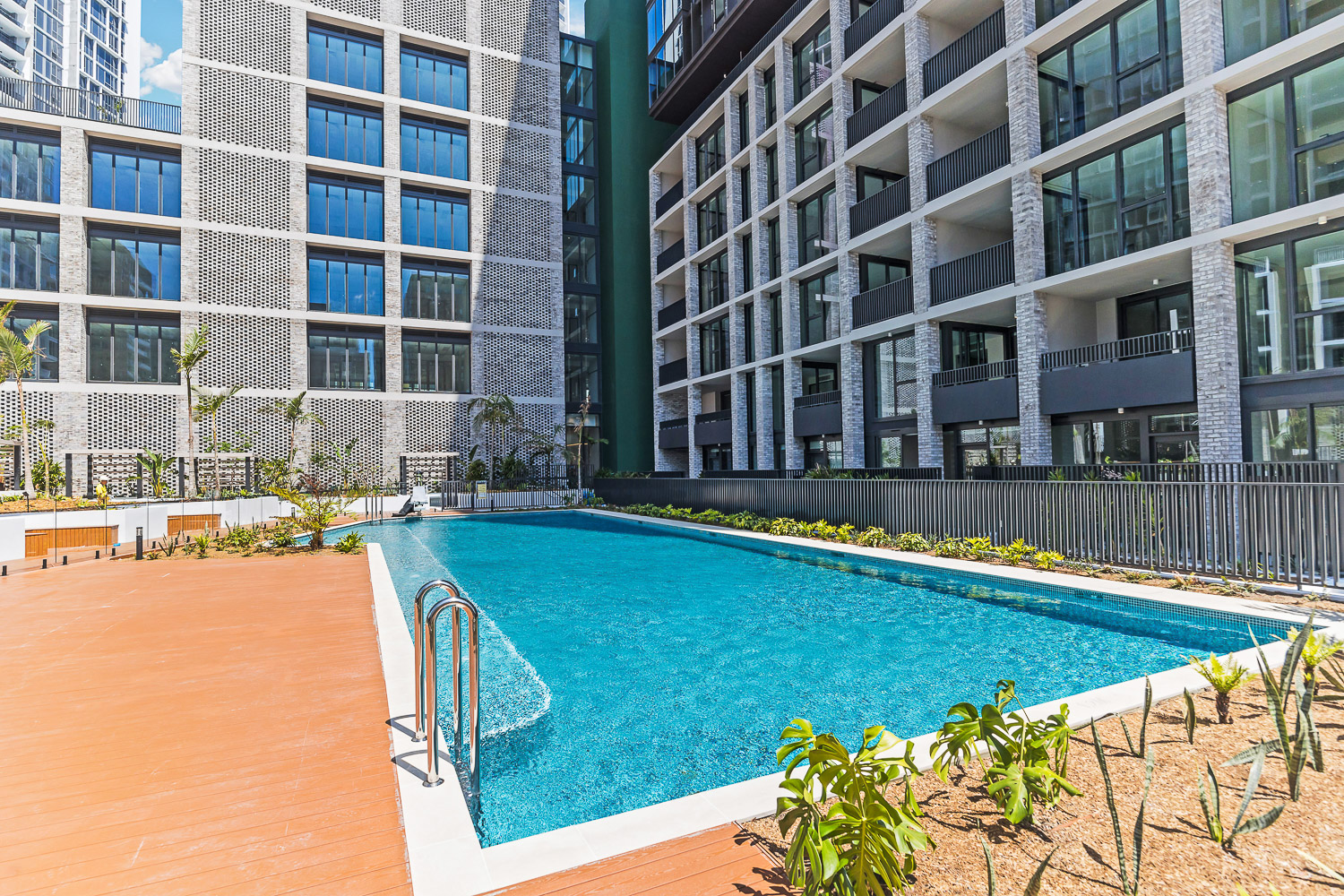 Near new 1 bedroom apartment for lease now!