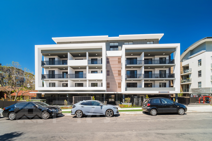 Modern, Spacious & Ultra-Convenient: 1 Bed + Study Apartment in Epping!