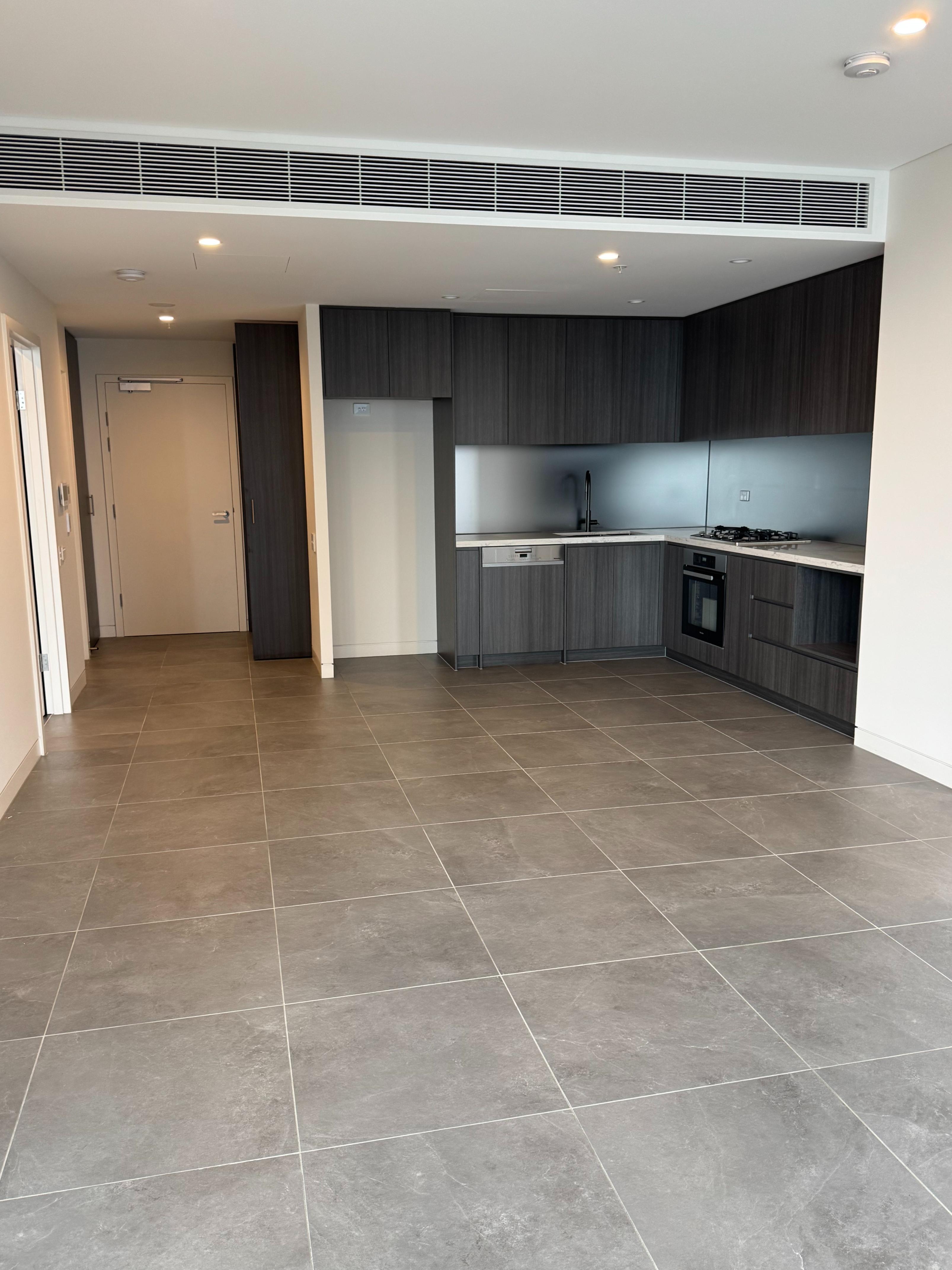 Modern 2 bedroom apartment for lease now!