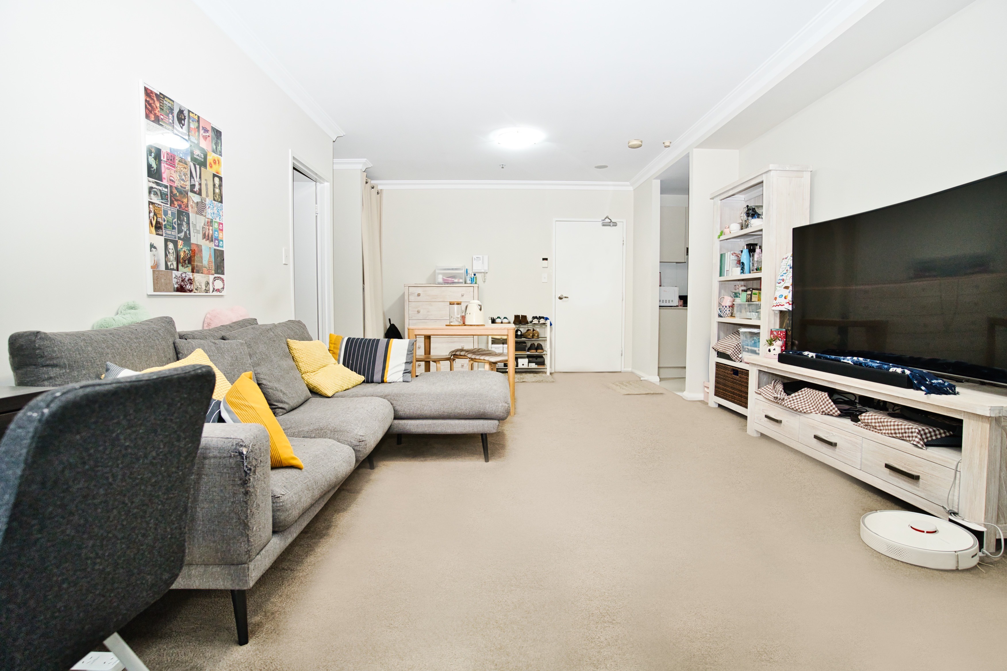 Modern High Level 2 Bedrooms Apartment Available For Lease!!!