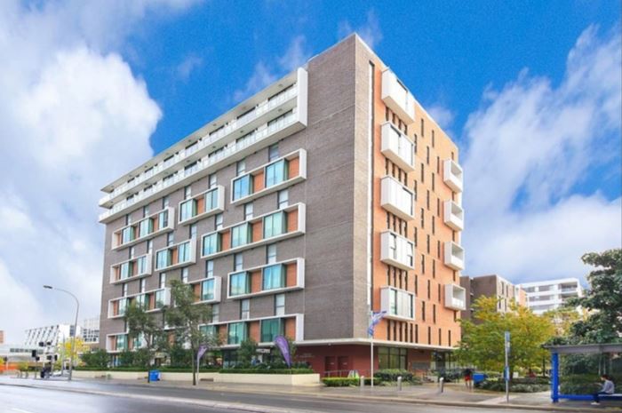 One Bed Room + study area with one car space for lease!