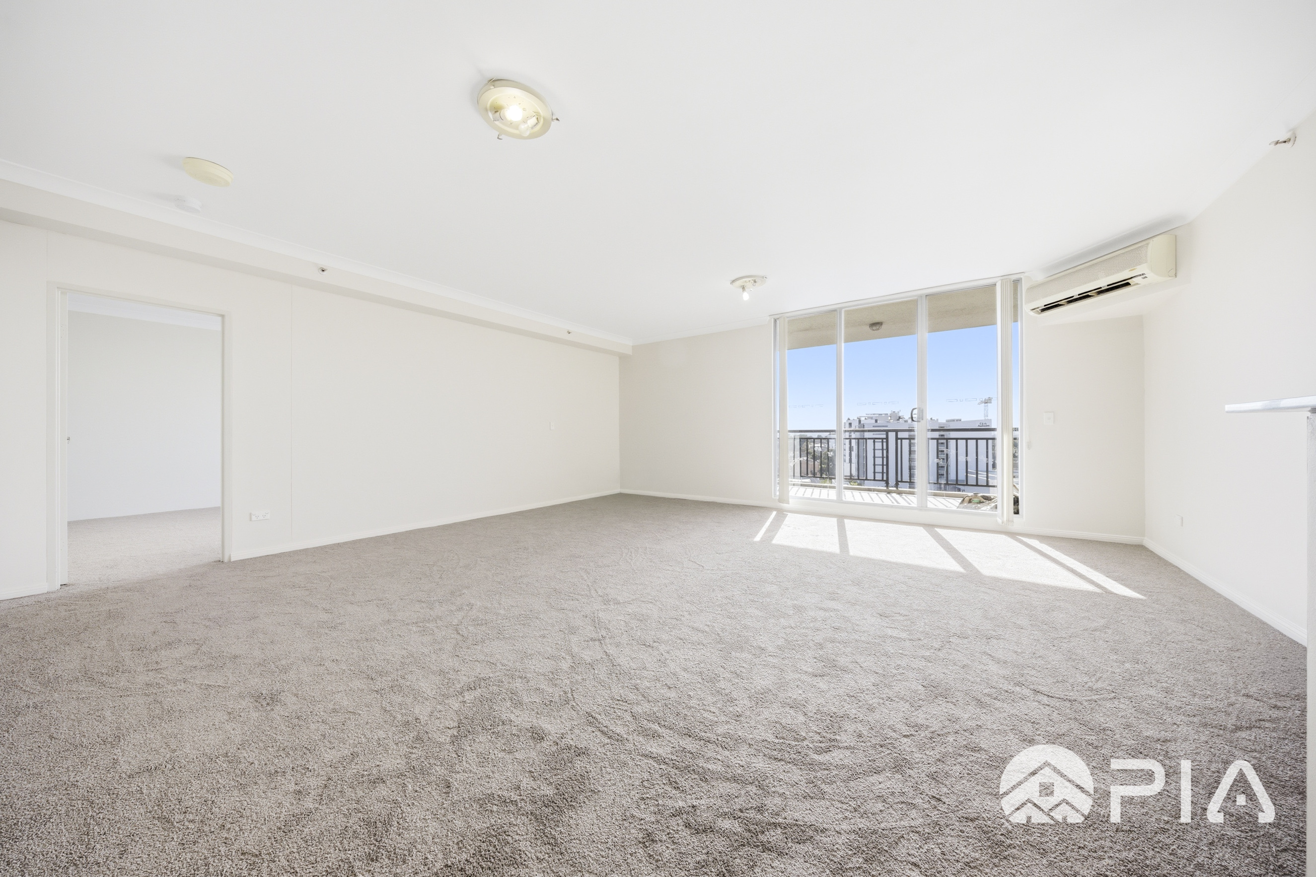 Close to train station and shopping mall, 3 bedroom apartment at the heart of Auburn