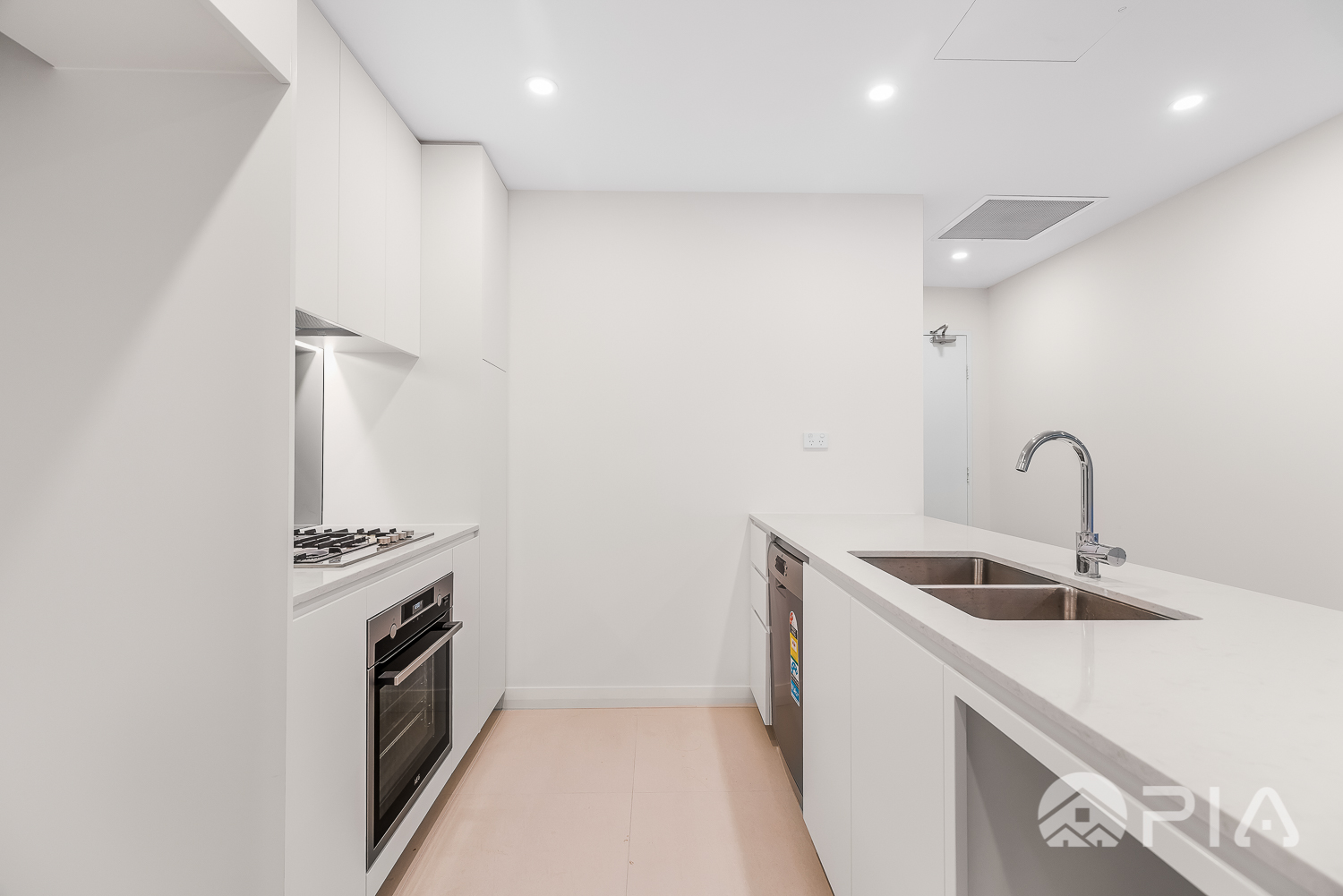 Luxury 2 bedroom apartment for lease**Entry via block A on Constitution Rd**