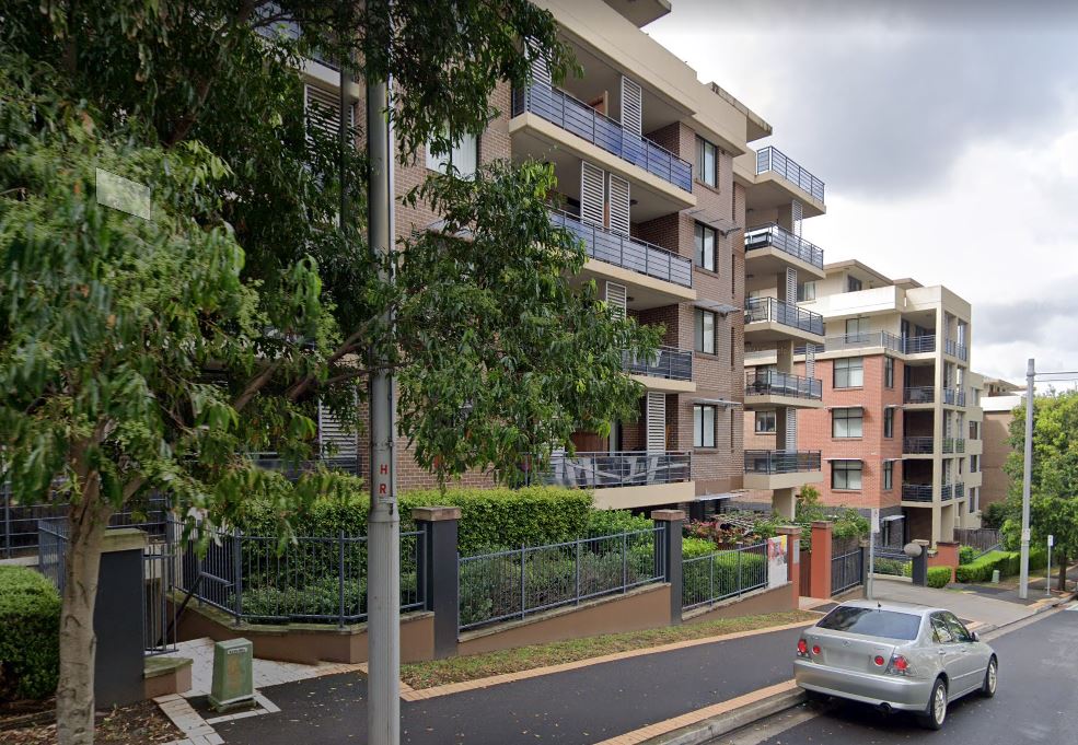 Available for home business! Ground Floor open to street 1+S! Superb Location!!!